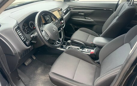 Mitsubishi Outlander III рестайлинг 3, 2021 год, 2 490 000 рублей, 7 фотография