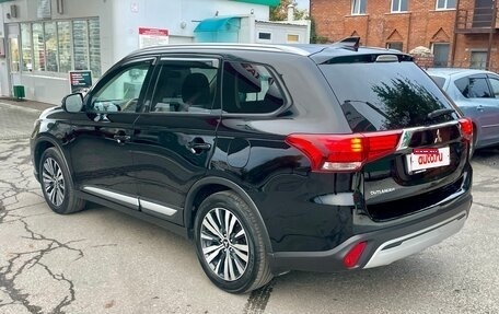 Mitsubishi Outlander III рестайлинг 3, 2021 год, 2 490 000 рублей, 6 фотография