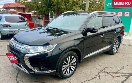 Mitsubishi Outlander III рестайлинг 3, 2021 год, 2 490 000 рублей, 2 фотография