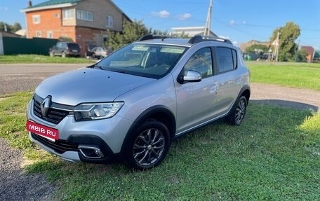 Renault Sandero II рестайлинг, 2020 год, 1 215 000 рублей, 2 фотография