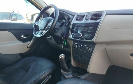 Renault Logan II, 2018 год, 845 000 рублей, 11 фотография