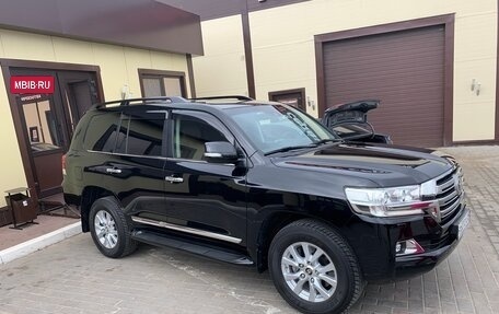 Toyota Land Cruiser 200, 2016 год, 6 900 000 рублей, 2 фотография