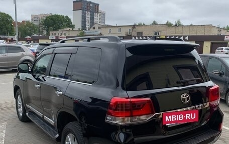 Toyota Land Cruiser 200, 2016 год, 6 900 000 рублей, 3 фотография