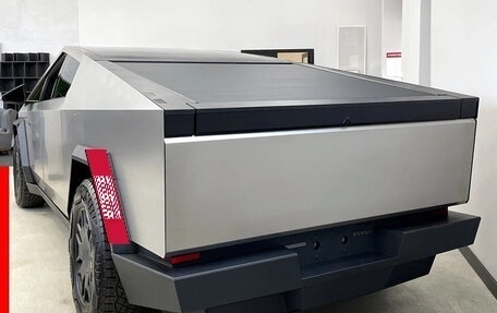 Tesla Cybertruck, 2025 год, 18 200 000 рублей, 3 фотография