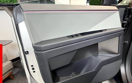 Tesla Cybertruck, 2025 год, 18 200 000 рублей, 8 фотография