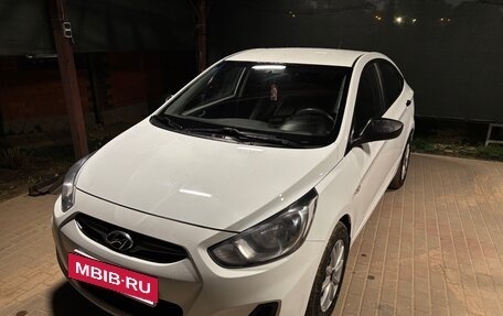 Hyundai Solaris II рестайлинг, 2012 год, 750 000 рублей, 5 фотография
