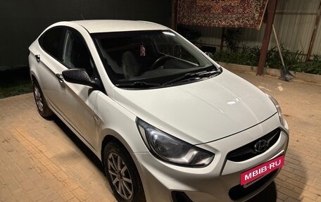 Hyundai Solaris II рестайлинг, 2012 год, 750 000 рублей, 4 фотография
