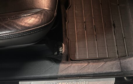 Mitsubishi Outlander III рестайлинг 3, 2008 год, 1 100 000 рублей, 26 фотография