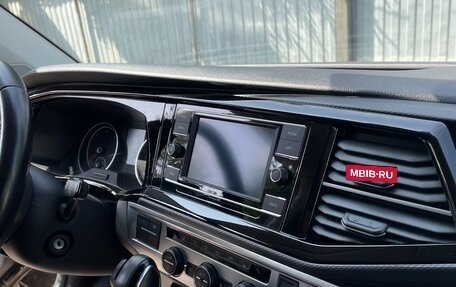 Volkswagen Caravelle T6 рестайлинг, 2021 год, 4 900 000 рублей, 8 фотография