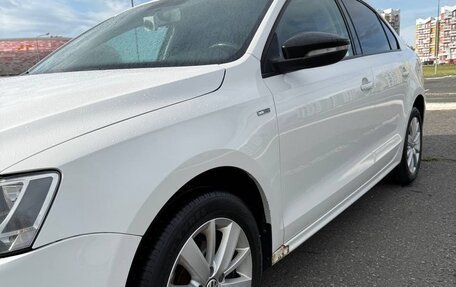 Volkswagen Jetta VI, 2013 год, 900 000 рублей, 4 фотография