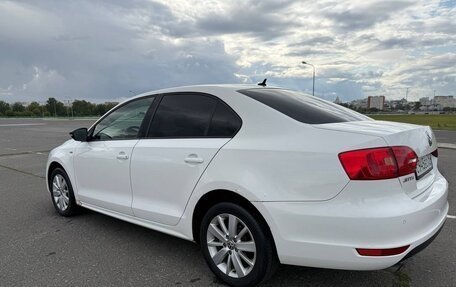 Volkswagen Jetta VI, 2013 год, 900 000 рублей, 3 фотография