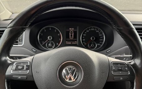 Volkswagen Jetta VI, 2013 год, 900 000 рублей, 13 фотография