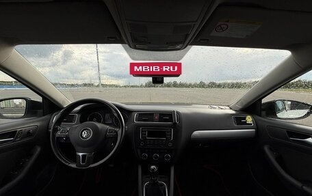 Volkswagen Jetta VI, 2013 год, 900 000 рублей, 11 фотография