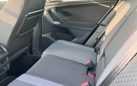 Volkswagen Tiguan II, 2018 год, 1 990 000 рублей, 4 фотография