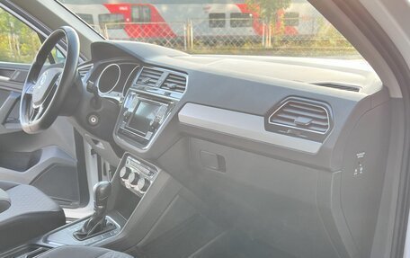 Volkswagen Tiguan II, 2018 год, 1 990 000 рублей, 12 фотография
