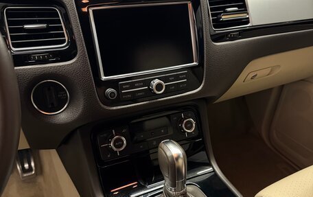 Volkswagen Touareg III, 2011 год, 1 800 000 рублей, 6 фотография