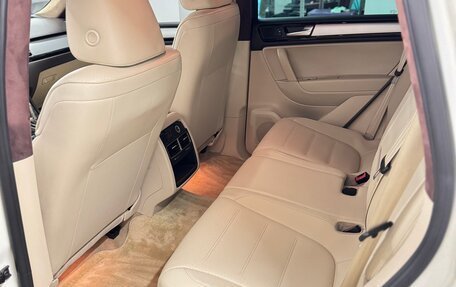 Volkswagen Touareg III, 2011 год, 1 800 000 рублей, 11 фотография