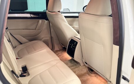 Volkswagen Touareg III, 2011 год, 1 800 000 рублей, 9 фотография
