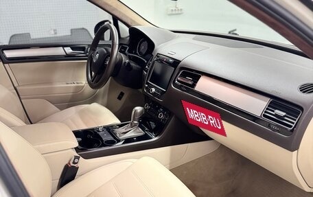 Volkswagen Touareg III, 2011 год, 1 800 000 рублей, 8 фотография