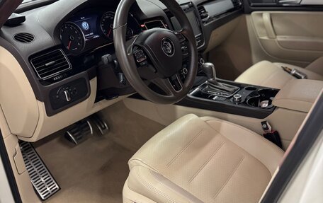 Volkswagen Touareg III, 2011 год, 1 800 000 рублей, 12 фотография