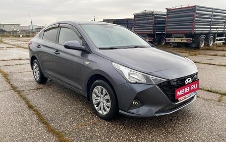 Hyundai Solaris II рестайлинг, 2022 год, 1 817 000 рублей, 2 фотография