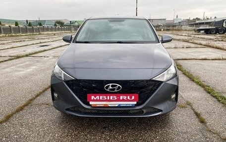 Hyundai Solaris II рестайлинг, 2022 год, 1 817 000 рублей, 5 фотография