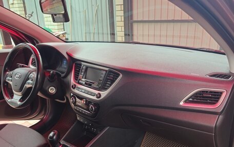 Hyundai Solaris II рестайлинг, 2018 год, 1 350 000 рублей, 19 фотография