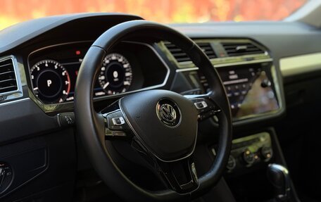 Volkswagen Tiguan II, 2018 год, 2 295 000 рублей, 11 фотография