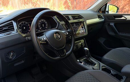 Volkswagen Tiguan II, 2018 год, 2 295 000 рублей, 10 фотография