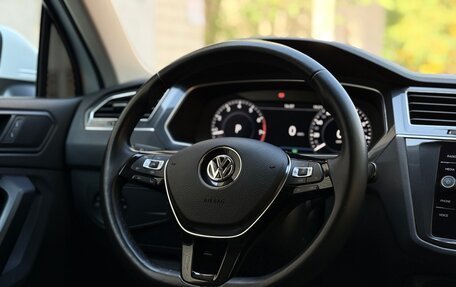 Volkswagen Tiguan II, 2018 год, 2 295 000 рублей, 13 фотография
