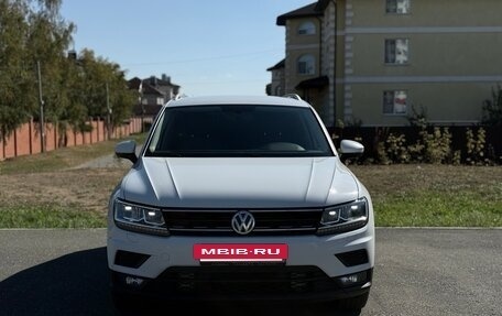 Volkswagen Tiguan II, 2018 год, 2 295 000 рублей, 2 фотография