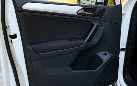 Volkswagen Tiguan II, 2018 год, 2 295 000 рублей, 25 фотография