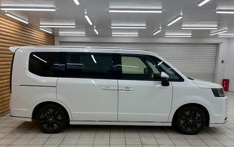 Honda Stepwgn IV, 2021 год, 1 950 000 рублей, 4 фотография