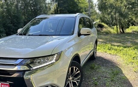 Mitsubishi Outlander III рестайлинг 3, 2015 год, 1 489 000 рублей, 1 фотография