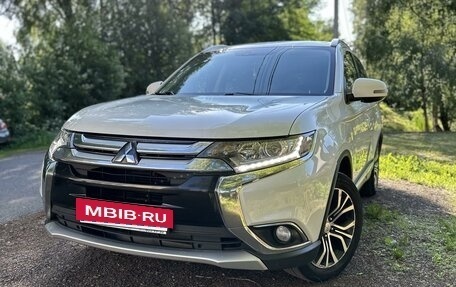 Mitsubishi Outlander III рестайлинг 3, 2015 год, 1 489 000 рублей, 2 фотография