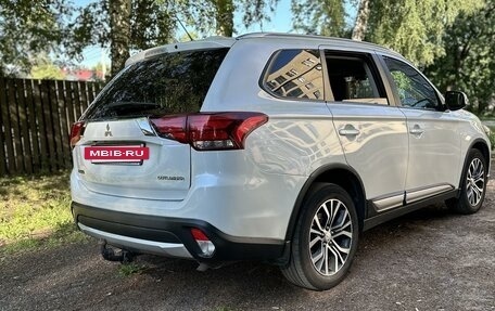 Mitsubishi Outlander III рестайлинг 3, 2015 год, 1 489 000 рублей, 3 фотография