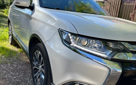 Mitsubishi Outlander III рестайлинг 3, 2015 год, 1 489 000 рублей, 14 фотография
