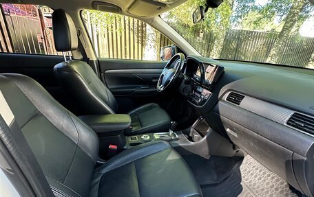 Mitsubishi Outlander III рестайлинг 3, 2015 год, 1 489 000 рублей, 8 фотография