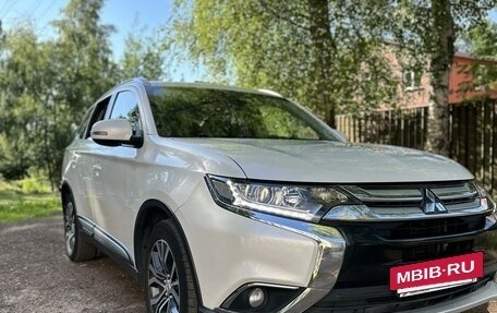 Mitsubishi Outlander III рестайлинг 3, 2015 год, 1 489 000 рублей, 5 фотография