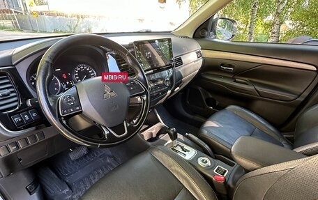 Mitsubishi Outlander III рестайлинг 3, 2015 год, 1 489 000 рублей, 9 фотография