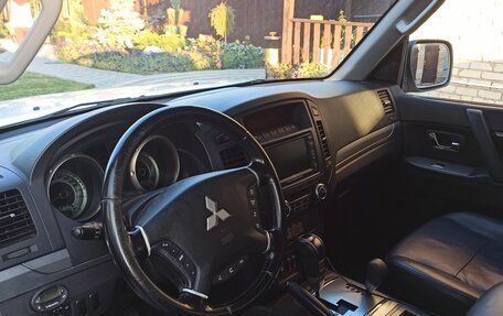 Mitsubishi Pajero IV, 2011 год, 2 300 000 рублей, 4 фотография