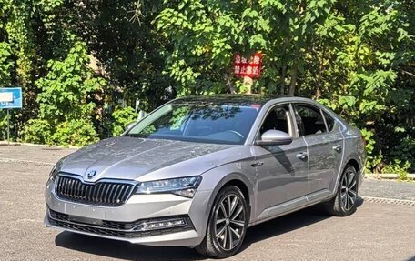 Skoda Superb III рестайлинг, 2022 год, 2 340 000 рублей, 3 фотография