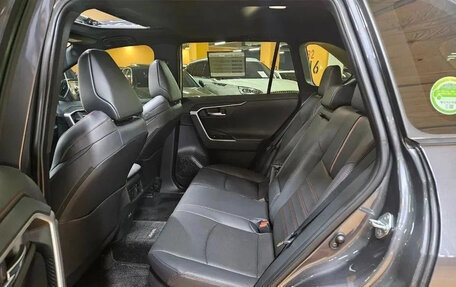 Toyota RAV4, 2021 год, 2 500 500 рублей, 10 фотография