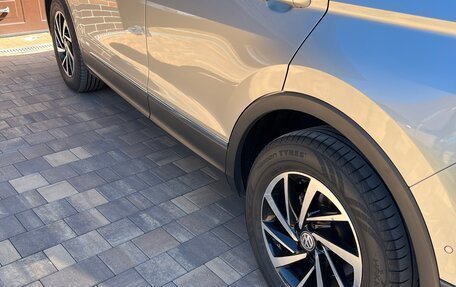 Volkswagen Tiguan II, 2018 год, 2 250 000 рублей, 3 фотография