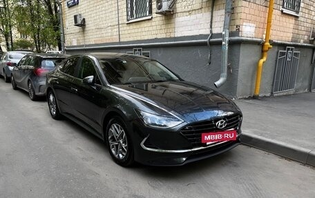 Hyundai Sonata VIII, 2021 год, 2 450 000 рублей, 2 фотография