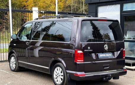 Volkswagen Multivan T6 рестайлинг, 2015 год, 3 399 000 рублей, 6 фотография
