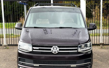 Volkswagen Multivan T6 рестайлинг, 2015 год, 3 399 000 рублей, 2 фотография