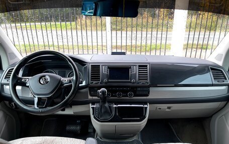 Volkswagen Multivan T6 рестайлинг, 2015 год, 3 399 000 рублей, 10 фотография
