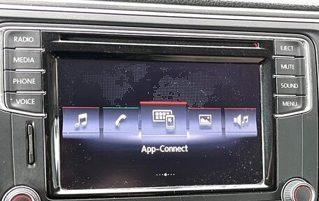 Volkswagen Multivan T6 рестайлинг, 2015 год, 3 399 000 рублей, 24 фотография