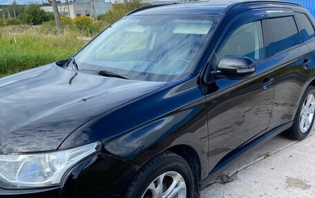 Mitsubishi Outlander III рестайлинг 3, 2013 год, 1 094 000 рублей, 4 фотография